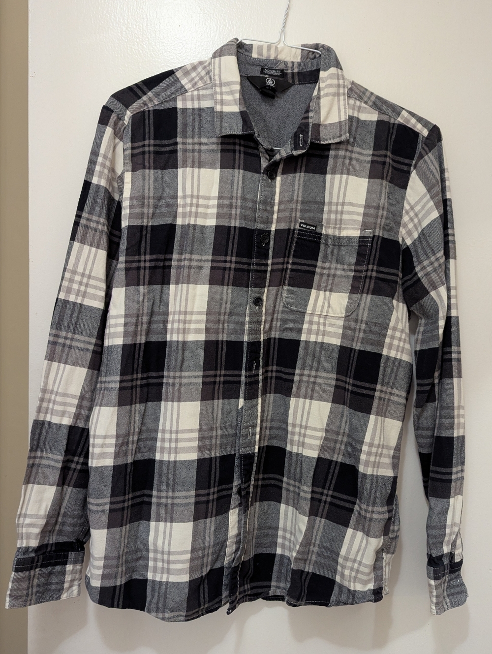 Volcom Black, White & Gray Plaid Button-Down Shirt Large